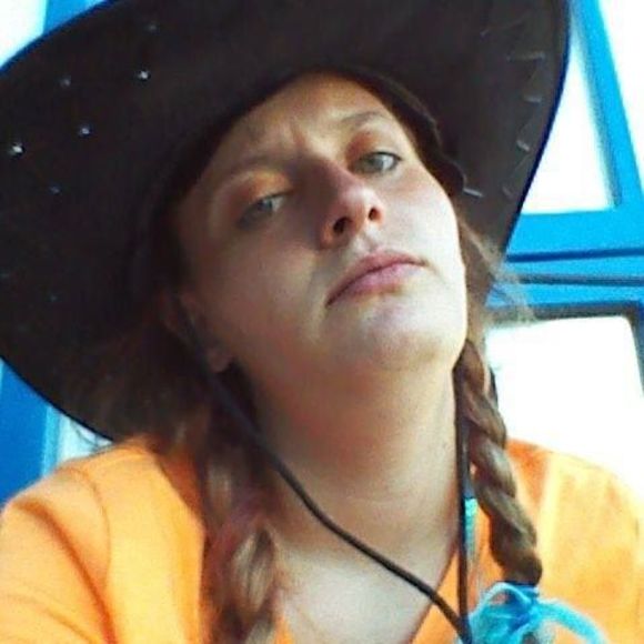 Meet your Posher, Tabitha - Picture 1 of 1